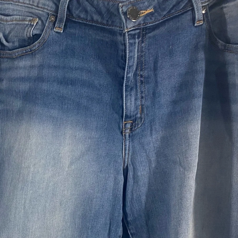 Lane Bryant 11” inseam Denim Shorts Sz 18
